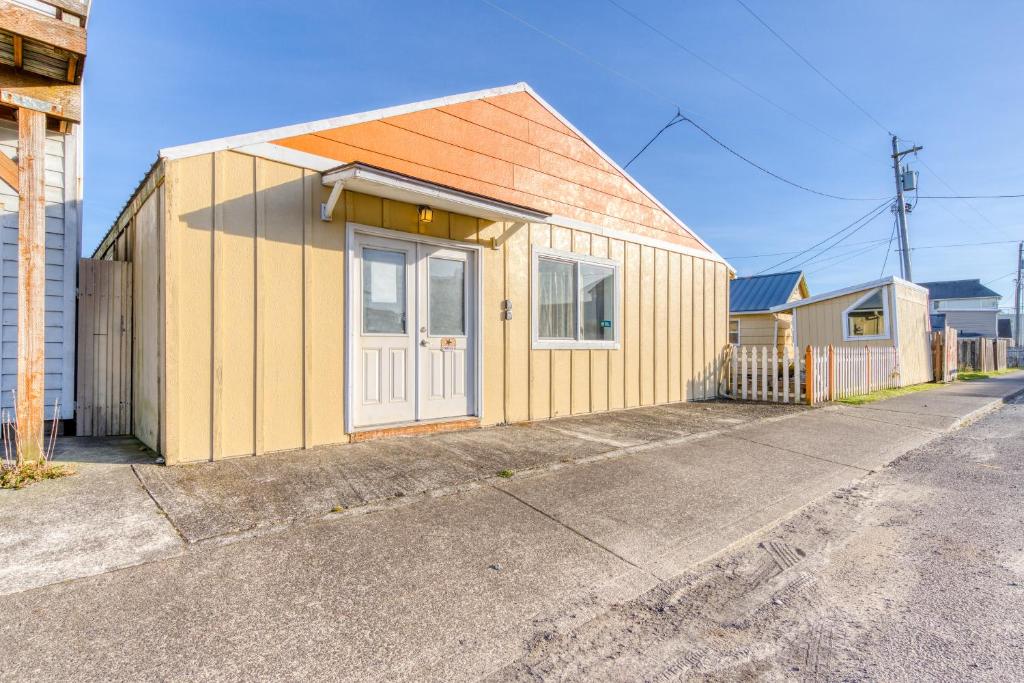 Starfish 4, Rockaway Beach