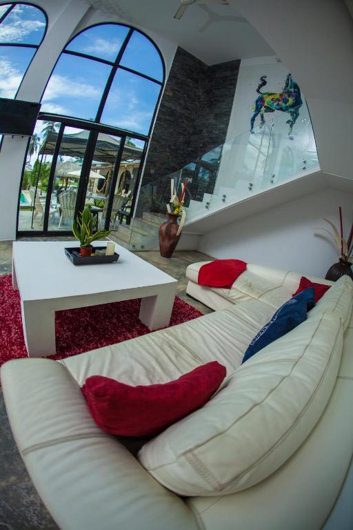 Show Pony Beach Resort and Suites