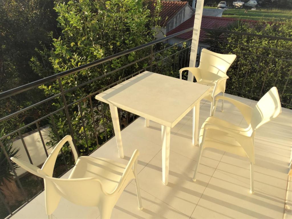 Oasis Beach Club — Hotel building in Kavos, Ionian Islands