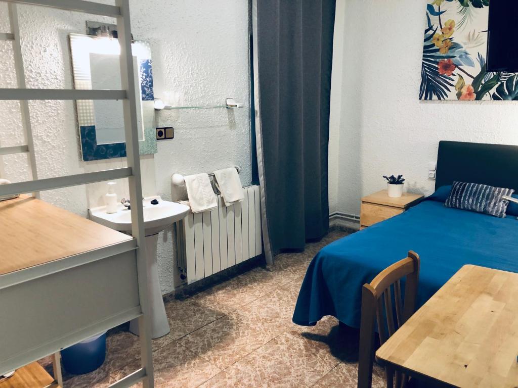 Hostal Carlos III photo