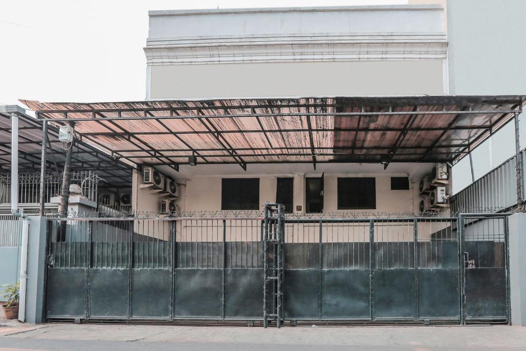 SUPER OYO Capital O 141 Fatmawati Cozy Residence