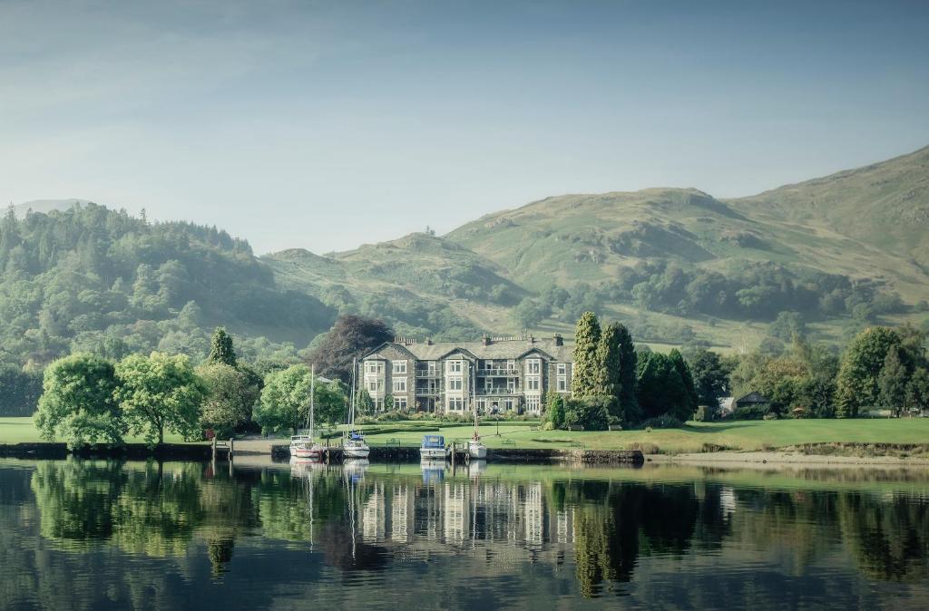 The Inn On The Lake photo
