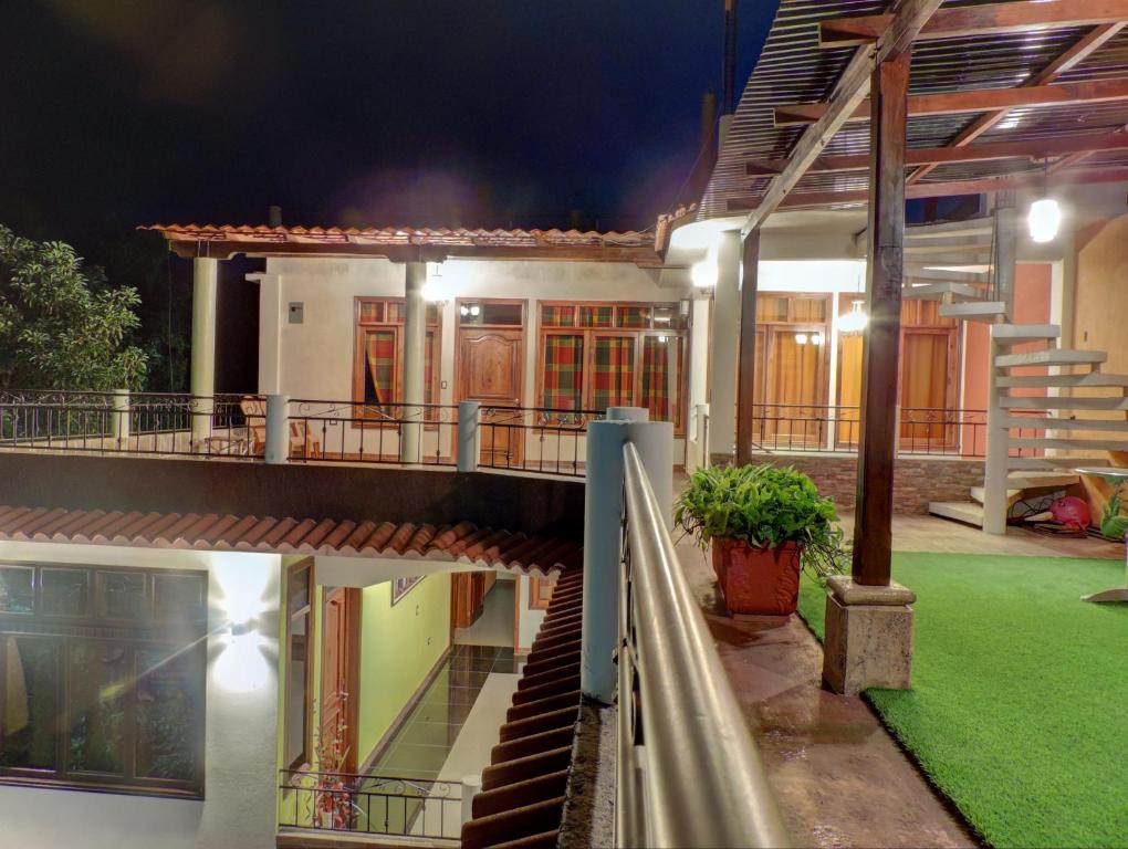 SHANTI SHANTI Hotel &amp; Restaurante — Hotel in San Pedro La Laguna