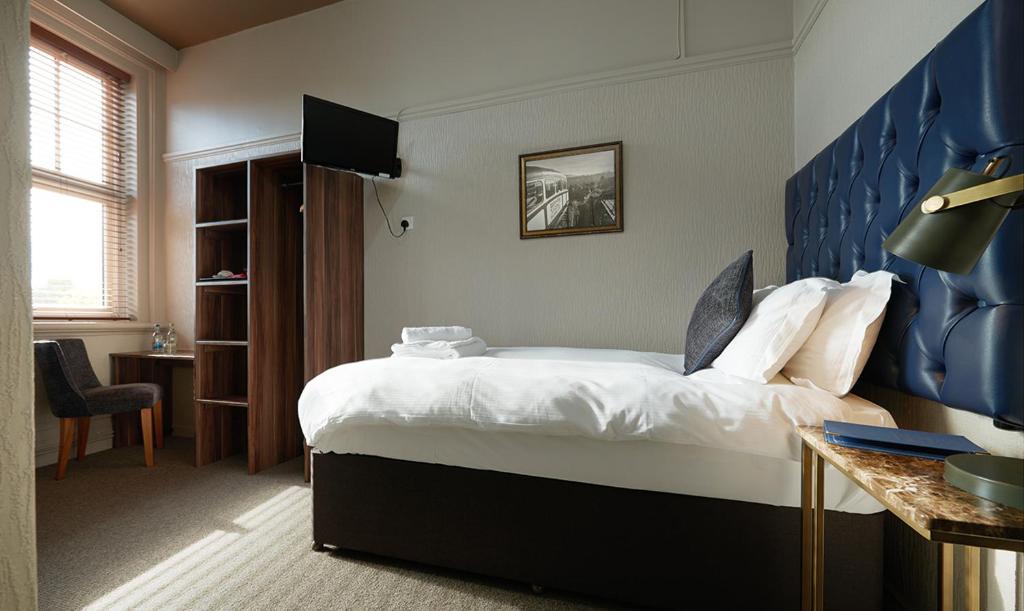 The Falcon Hotel photo