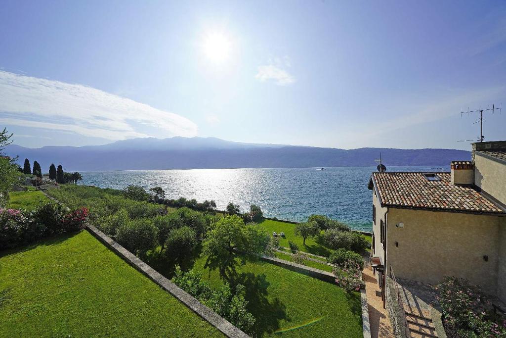 Villa Victoria: luxury waterfront villa with splendid views - 2