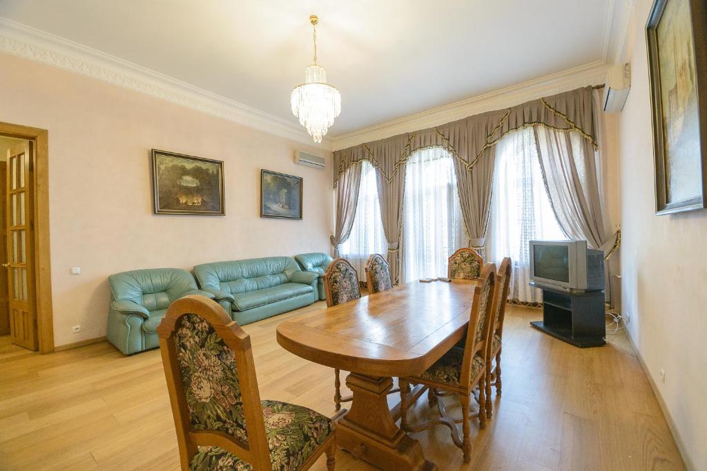 Partner Guest House Hmelnytskoho — Hotel in Kyiv