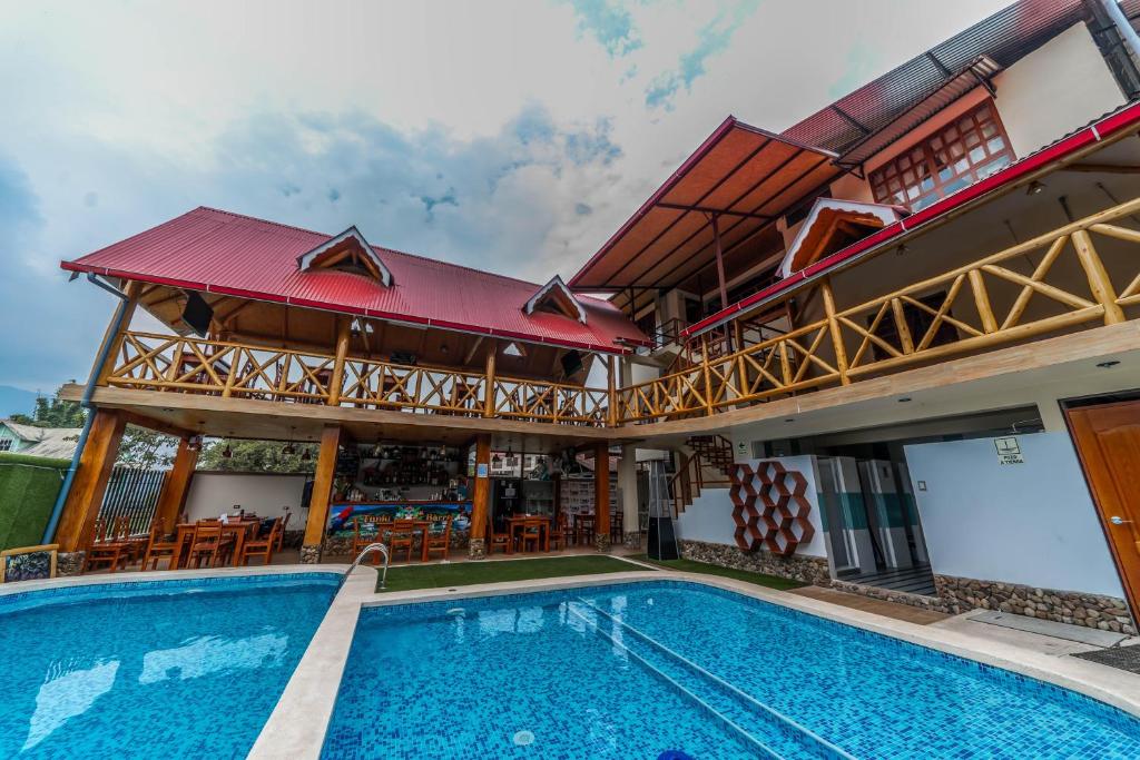 hoteles con piscina al aire libre en