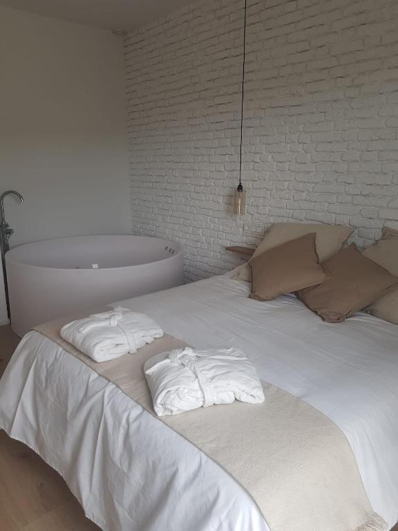 Dos Alas Rojas, casa con jacuzzi para dos personas, Mélida