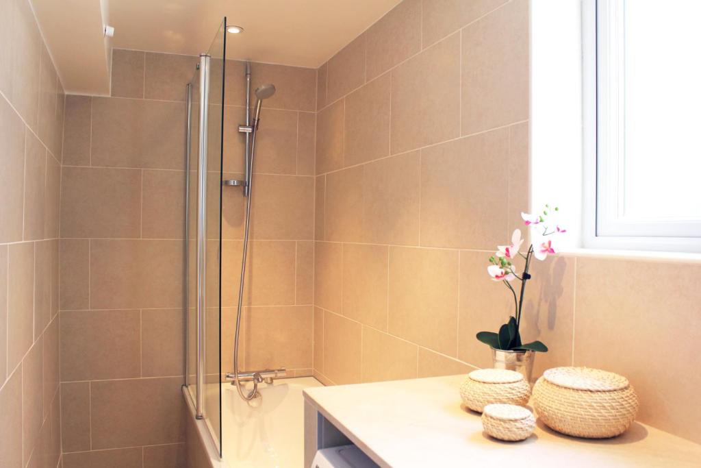 Regents Canal Apartments photo