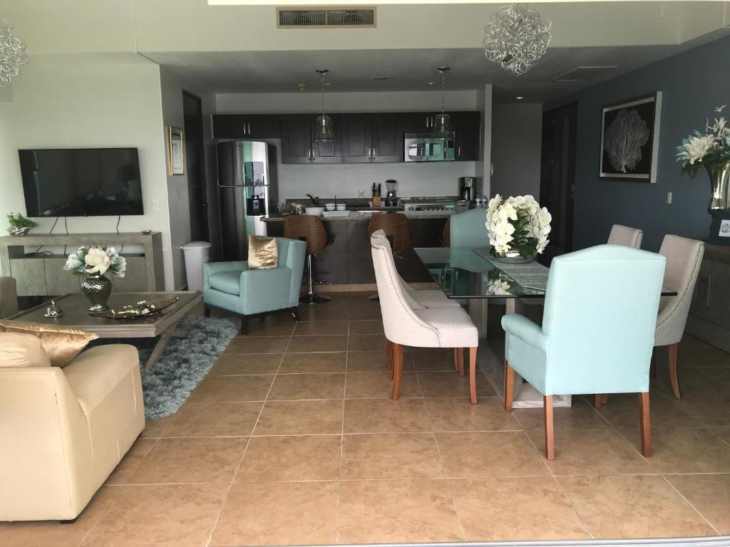 Big Luxury Condo - Zona Dorada - 5