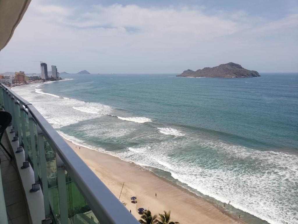 Big Luxury Condo - Zona Dorada - 2