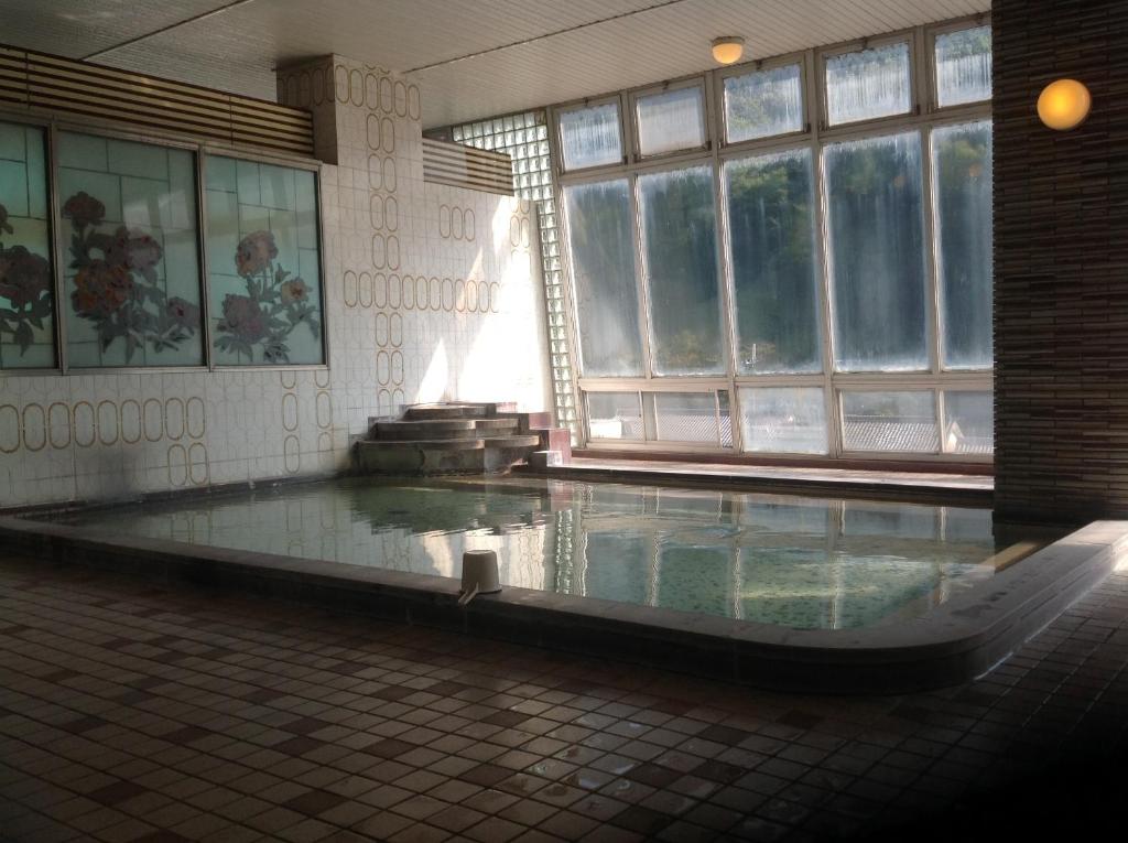 Hot spring bath