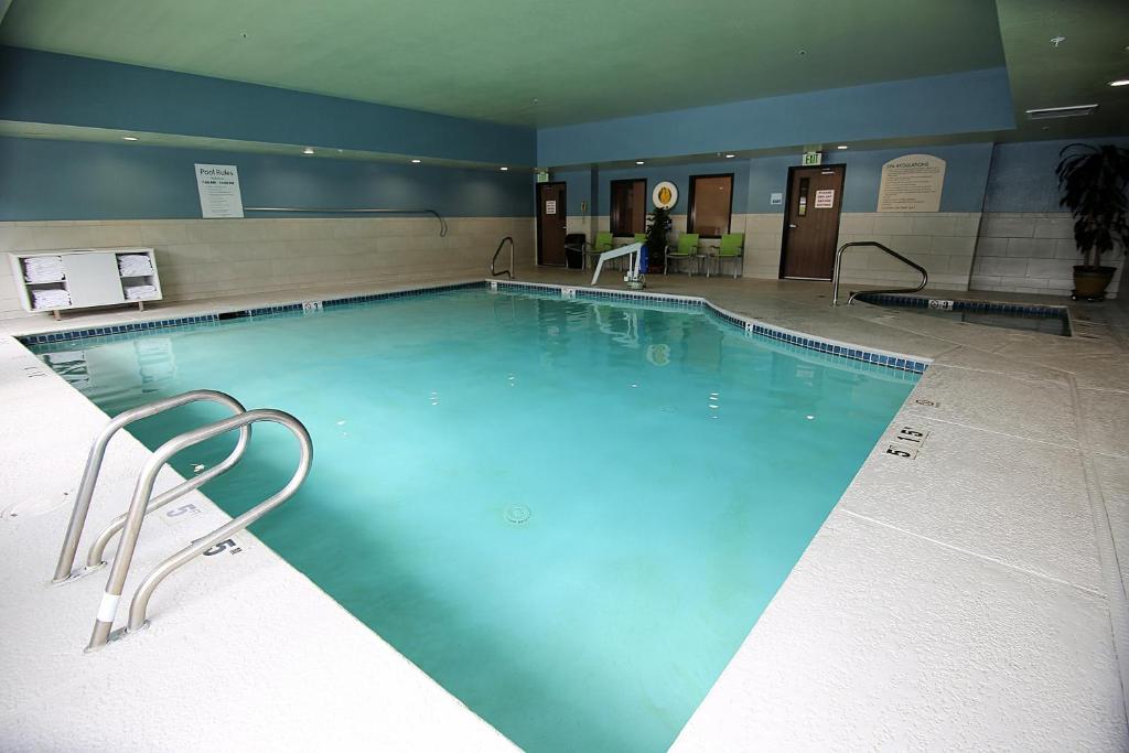 Holiday Inn Express Hotel & Suites Ashland photo