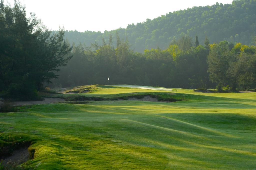 Golf course [on-site]