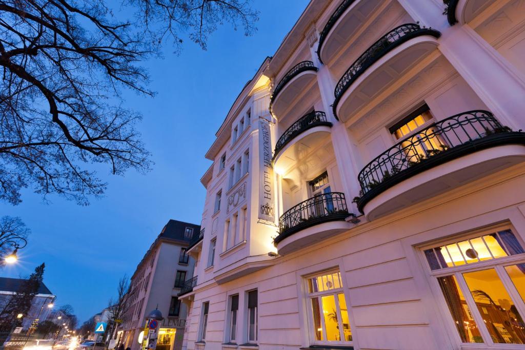 Hotel Herzoghof — Hotel in Baden