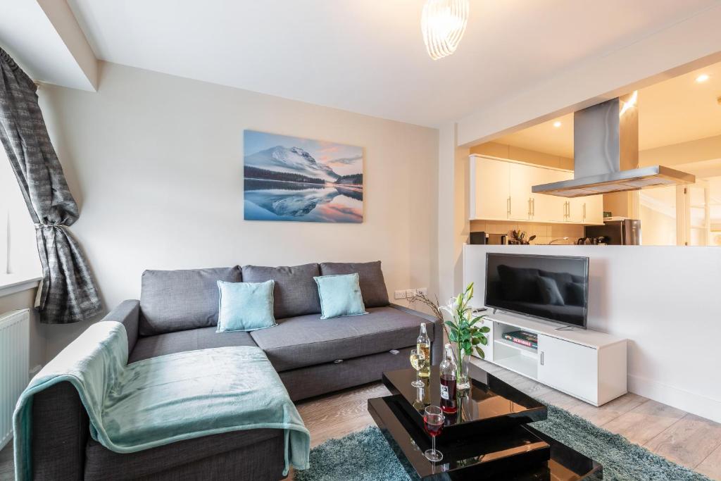 Dartford, Kent - Modern 2Bd 2Bath En-Suite Bungalow M25 Bluewater, Dartford