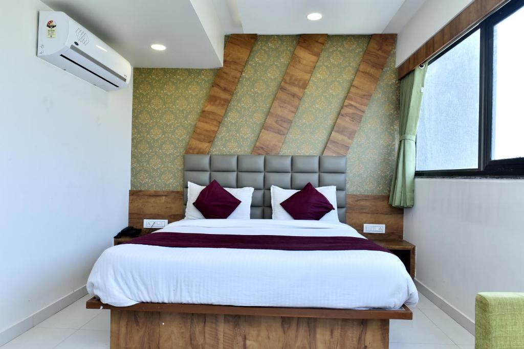 Hotel Royal King by Sky Stays photo