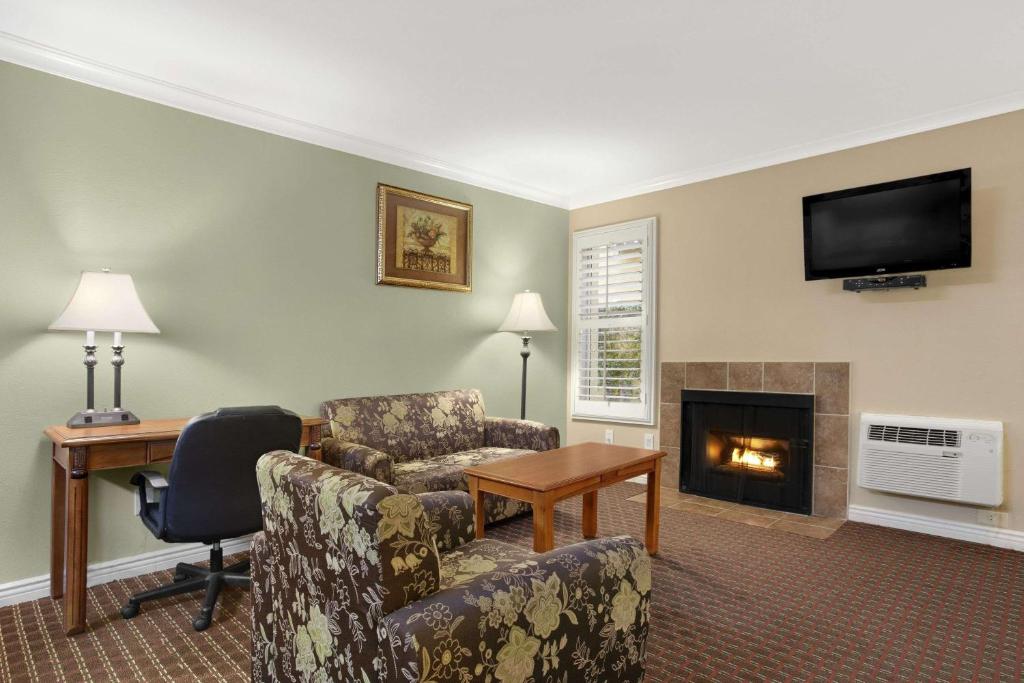 Travelodge Inn & Suites By Wyndham Gardena Ca Photo 11