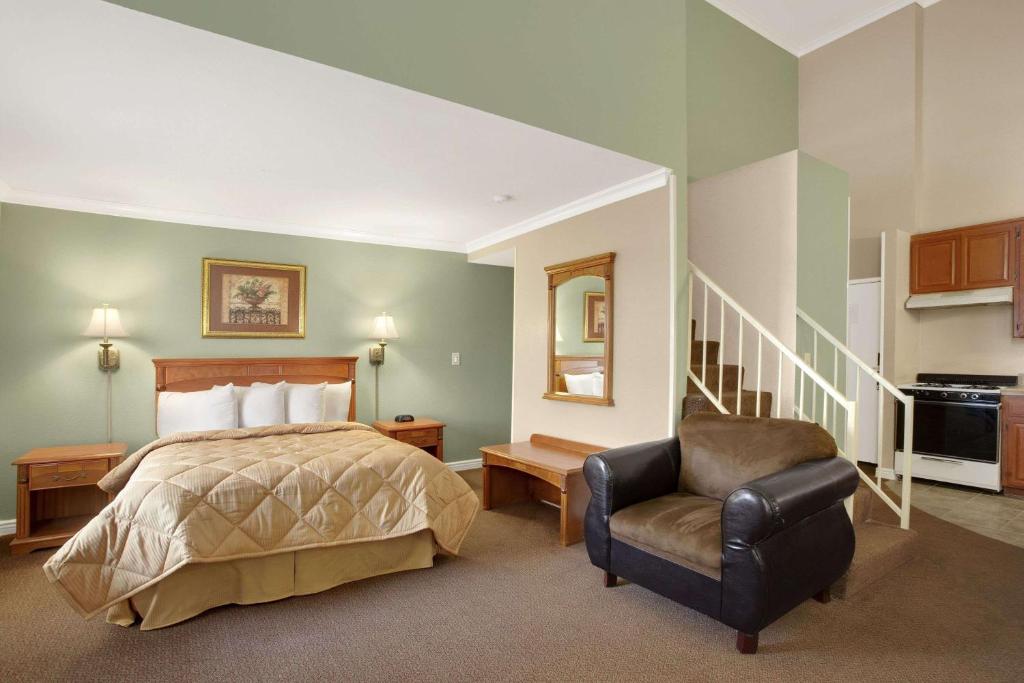 Travelodge Inn & Suites By Wyndham Gardena Ca Photo 12
