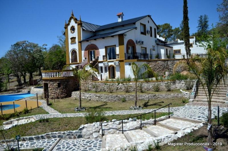 Hotel FATVIAL 4 de Abril — Hotel in Tanti