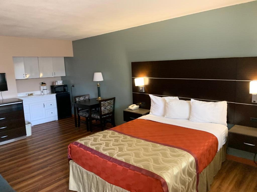 Olive Tree Inn (formerly Ramada Inn) photo