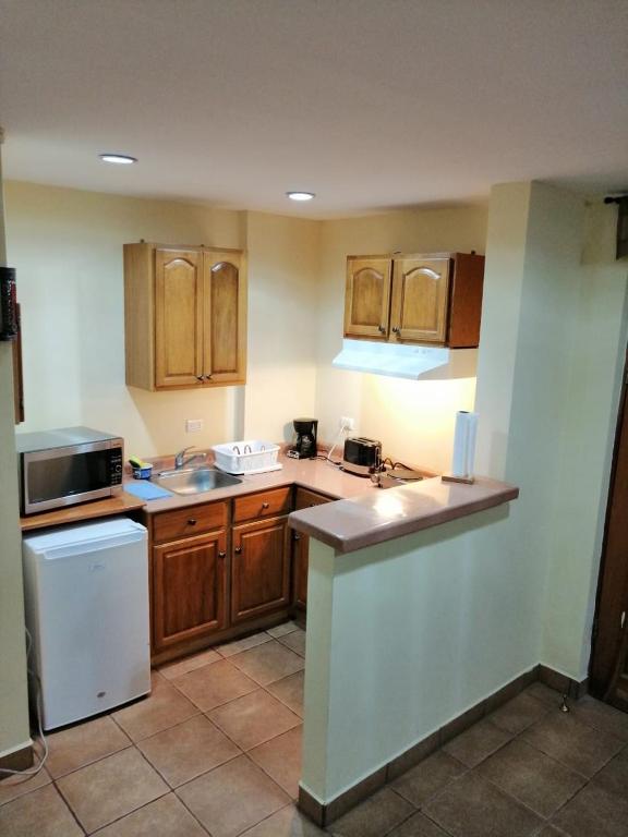 Kitchen, Apartotel Don Francisco in San Jose