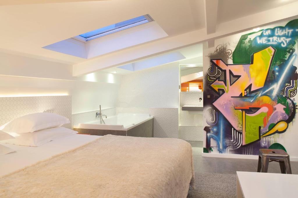 Hotel Room 5