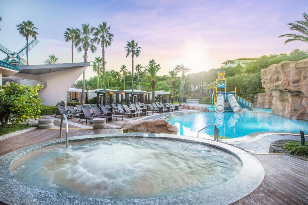 สระว่ายน้ำ