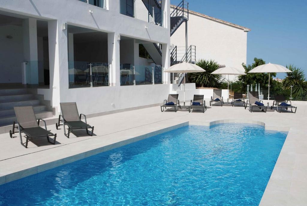Luxury villa with heated pool for 12 to 14 people - 1