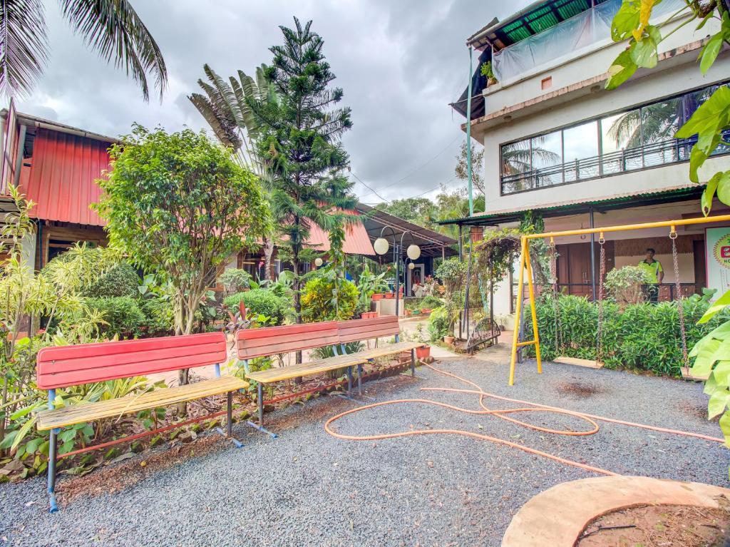 Landscaped farmhouse bungalow, mountain view, near raigad, food