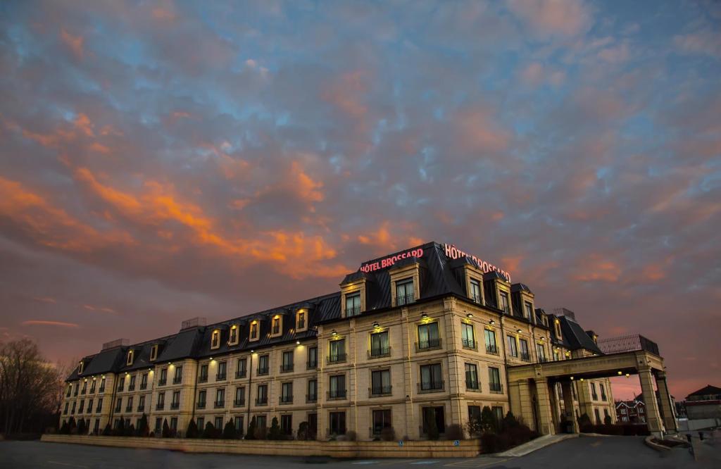 Hotel Brossard photo