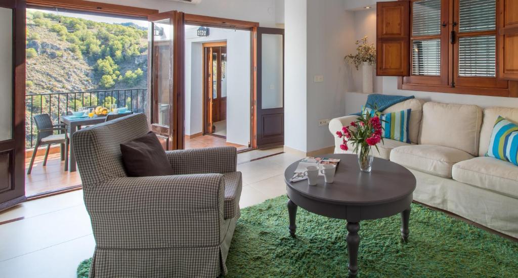 Quiet house in village center with mountains views - 5