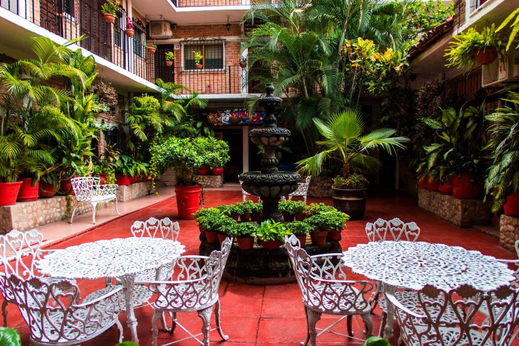 Hotel Posada De Roger - Near Los Muertos Beach - 3