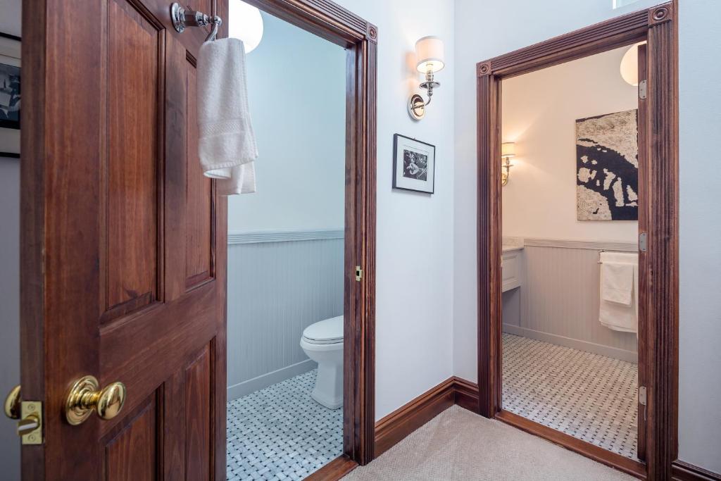 Manhattan Guest Suites photo