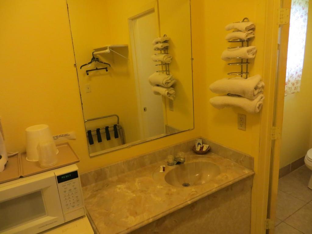 Cottonwood Inn photo