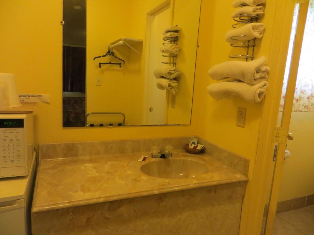 Cottonwood Inn photo