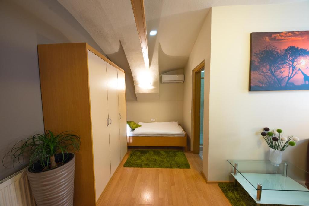 Rooms & Apartments Kepic, AIRPORT accomodation photo