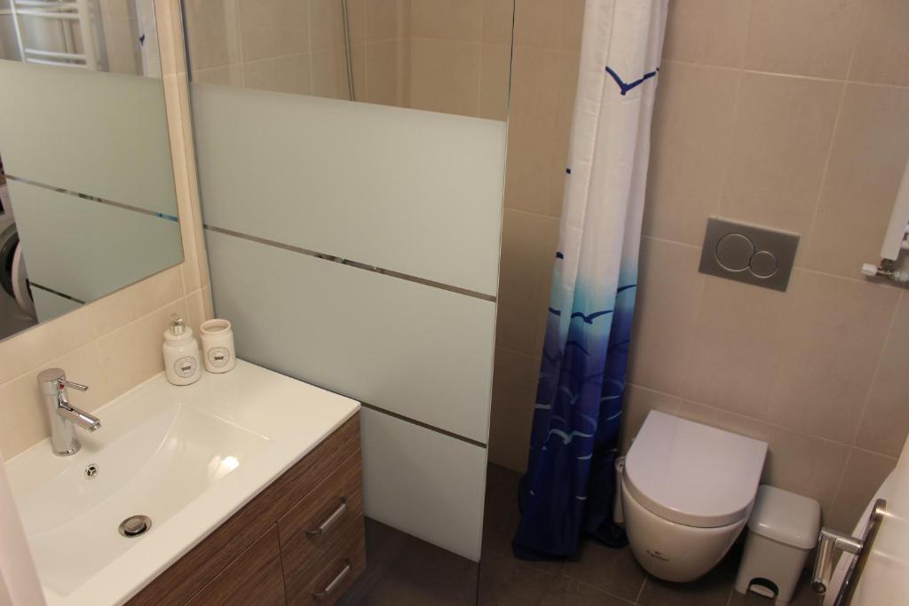 Comfortable apartment in the center of Athens photo