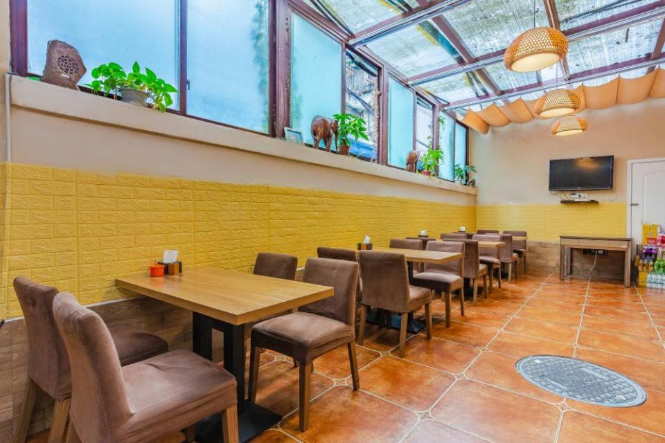 Food and beverages, Chengdu Holly Hostel in Chengdu