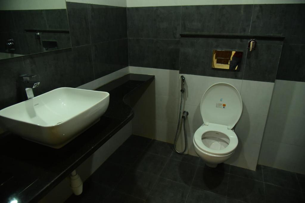 Hotel Savera Palace photo