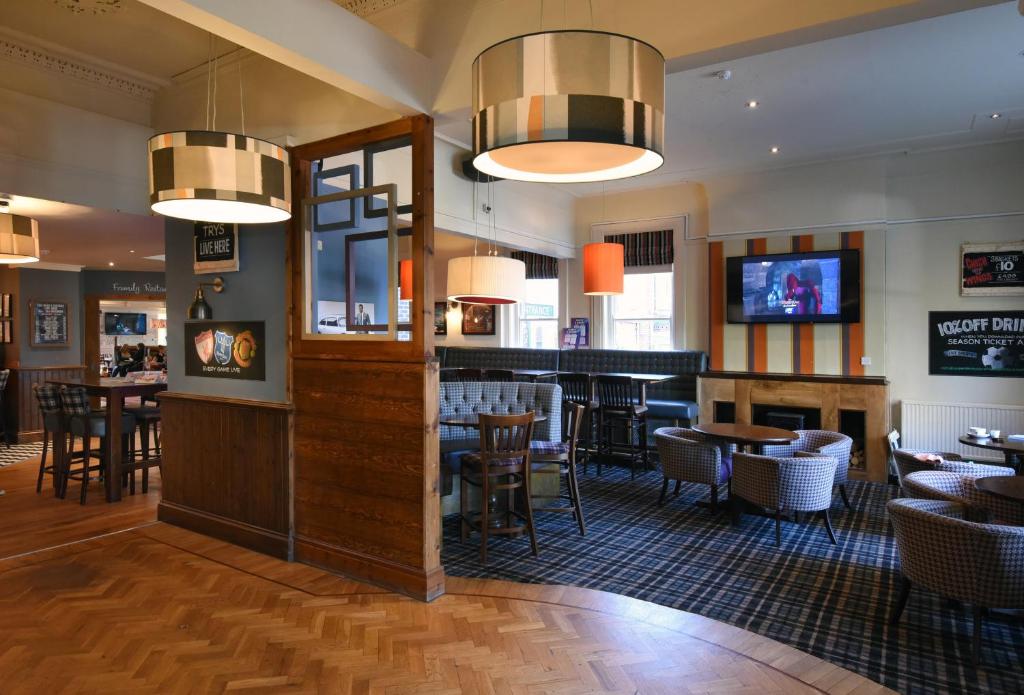 Oaklands by Greene King Inns photo