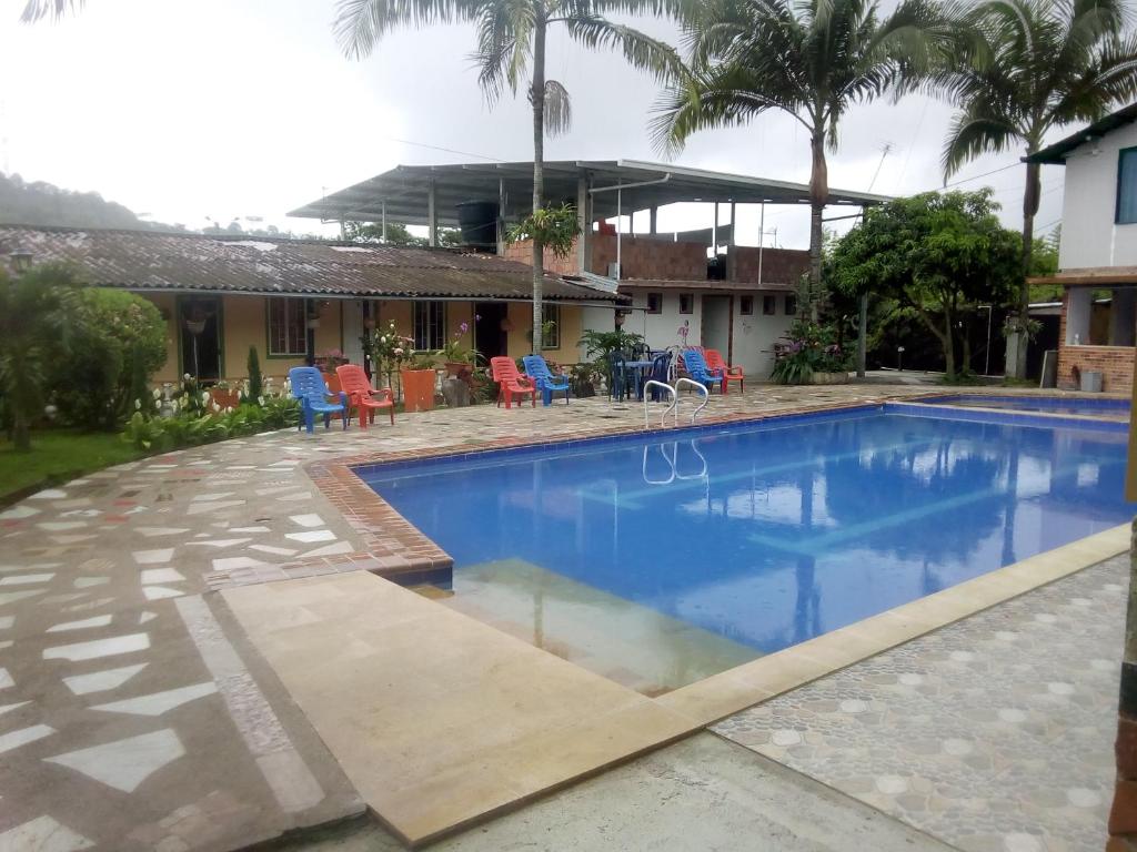 hoteles con piscina al aire libre en