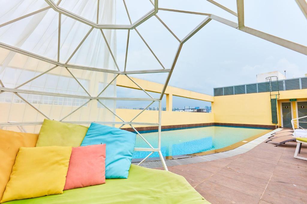 Swimming pool, ibis budget Singapore Selegie in Singapore