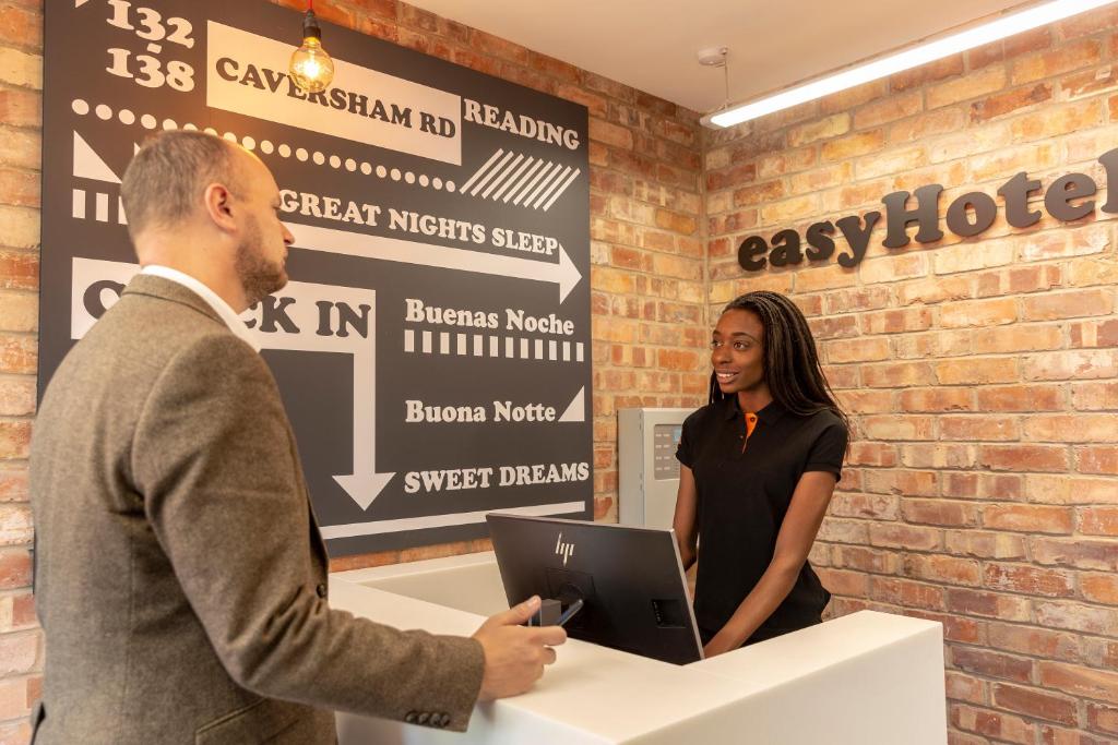 Easyhotel Interior