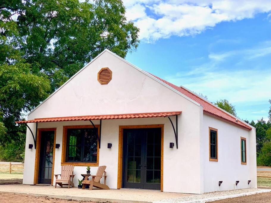 Little Dutch Cabin #2 -12 Min to Magnolia-Baylor — Hotel in Waco (TX)