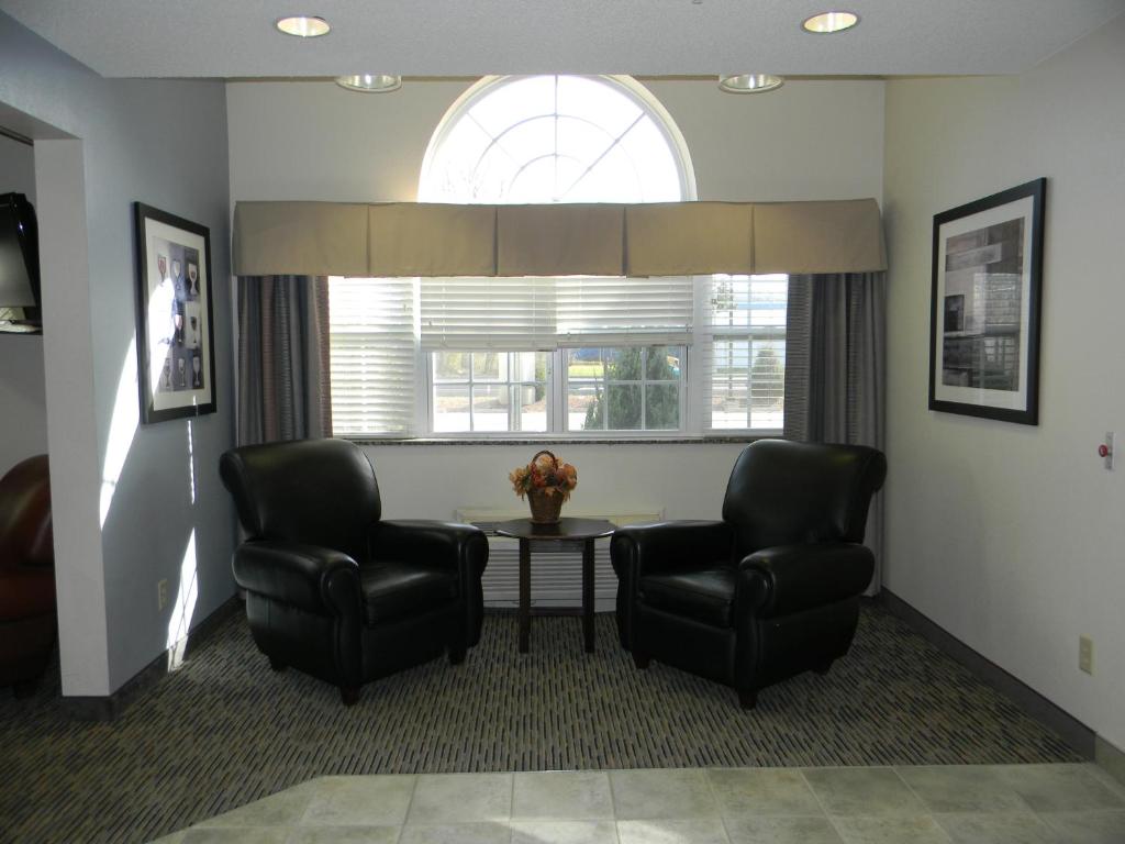 Microtel Inn & Suites by Wyndham Bath photo