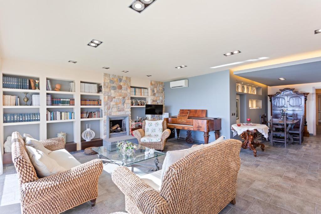 Penelope Seaview Apartment photo