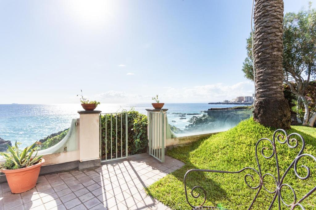 Penelope Seaview Apartment photo
