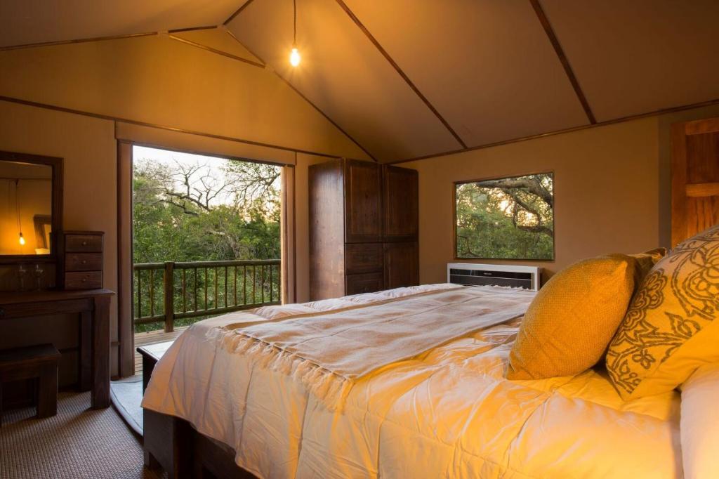 Vuyani River Lodge photo