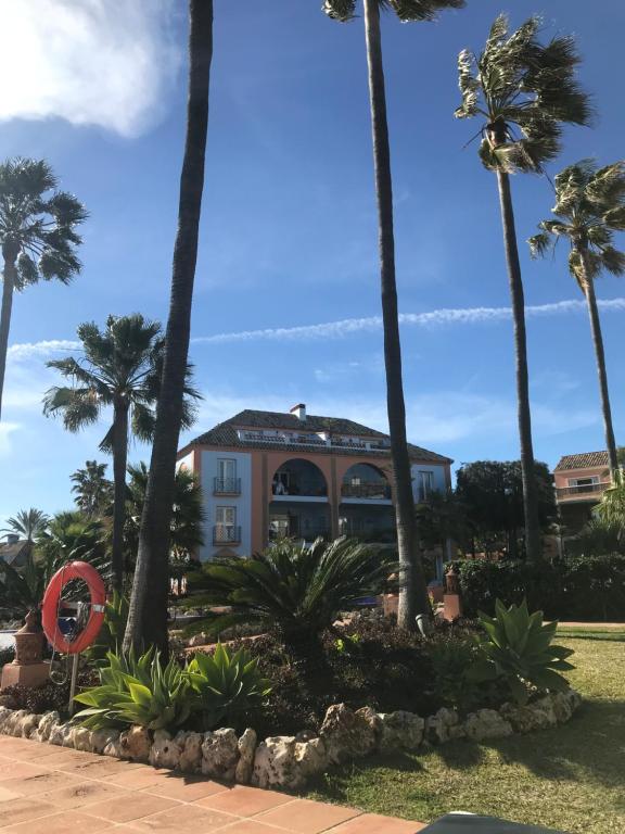 La Perla de la Bahia en Casares, España - opiniones, precios | Planet of  Hotels